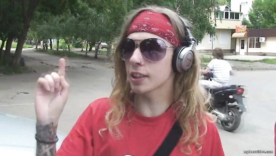 Русские студенты устроили домашнюю групповуху