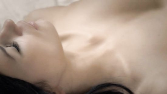 Рыжая и брюнетка в красивом и чувственном сексе