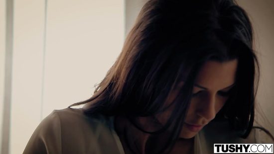 Любовница отца соблазнила молодого онаниста