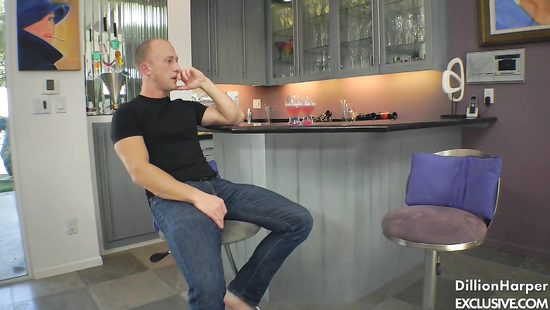 Dillion Harper с шикарными формами сношается на мраморном полу