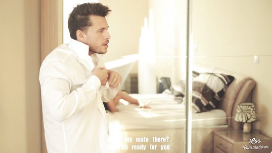 Мужик снимает на телефон секс с двумя лесбиянками