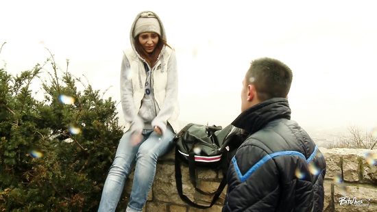 Согрел промокшую красавицу чаем и отменным сексом