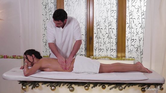 Сочный массаж и секс в масле с испанкой Alexa Tomas