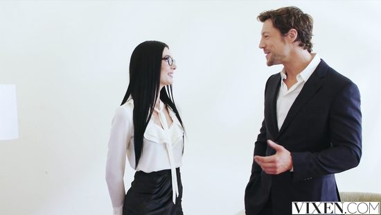 Коллекционер трахает в жопу свою арт кураторшу