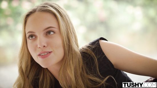 Две теннисистки завалили в постель лысого тренера