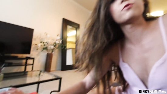 Двоюродная кузина соблазнила брата и залезла на его член