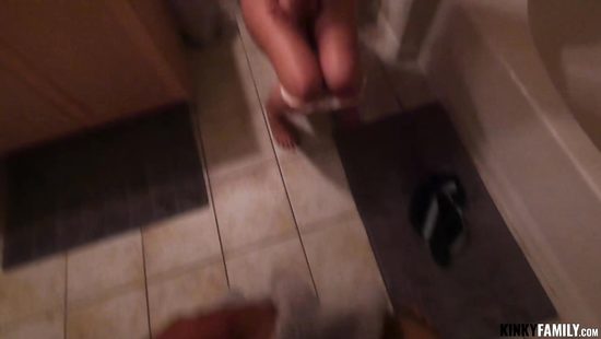 Двоюродная кузина соблазнила брата и залезла на его член