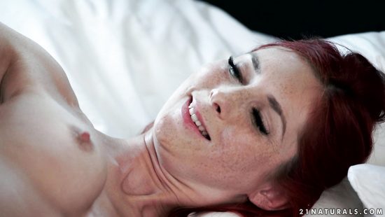 Массаж ягодиц и нежный секс с рыженькой кобылкой