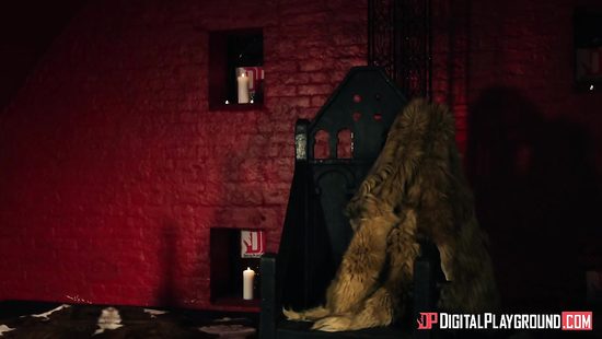 Рыжая амазонка трахается с большим членом воина и кончает от его ласк