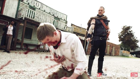 Ковбой жестко трахает негритянку прямо на улице и заливает лицо спермой