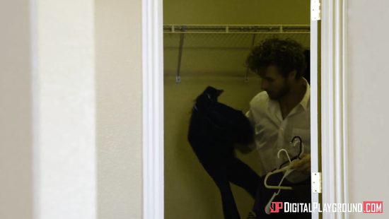 Сестра занимается сексом с любовницей своего старшего брата у машины