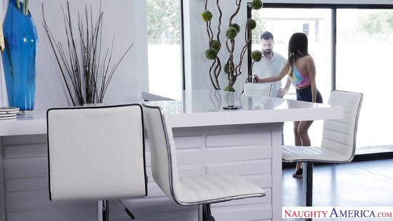 Лана без макияжа cоблазнила мужа своей сестры и дала себя трахнуть