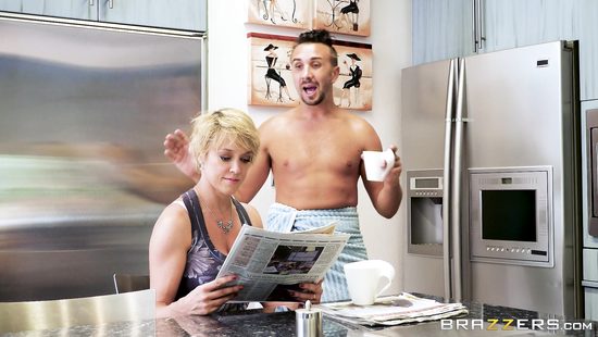 Муж сестры застукал красотку в душе за мастурбацией и трахнул прямо в ванной