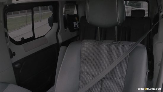 Блондинка в такси встала раком и дала себя оттрахать водителю