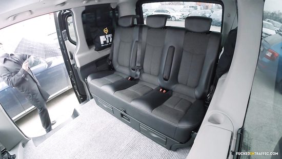 Блондинка в такси встала раком и дала себя оттрахать водителю