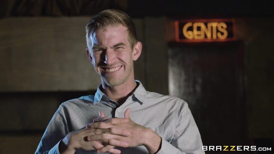 Блогер наказал стриптизёршу огромным членом