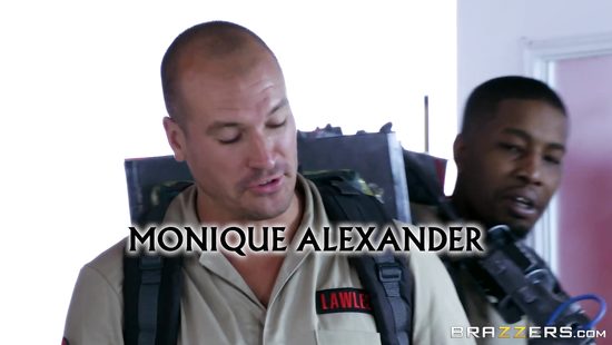 Четыре грудастые помощницы охотников за приведениями устроили победную оргию