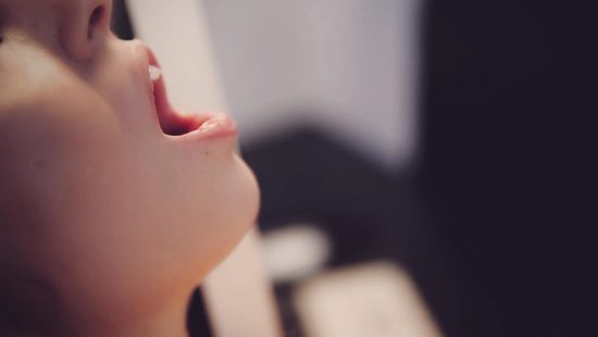 Начальник выебал секретаршу прямо на рабочем месте