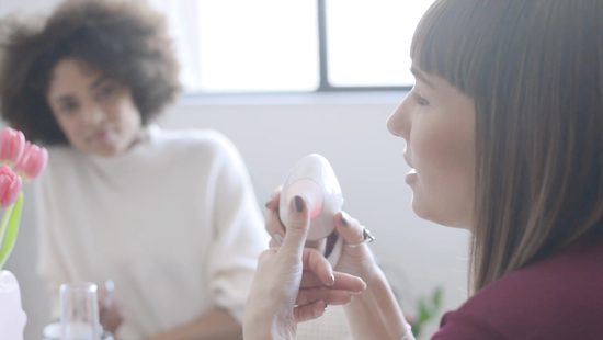 Подружки испытали на практике игрушки из секс шопа