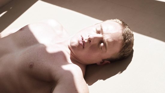 Супруг начал с массажа, а закончил страстным сексом с женой