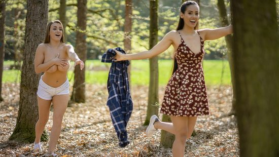 Две подружки лесбиянки получают оргазм от оральных ласк