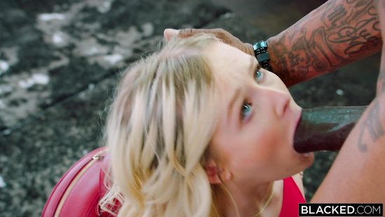 Дикие желания ебли в миниатюрной девочке