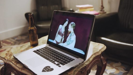 Секс психолог мастурбирует на видео клиентов