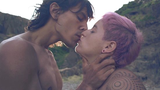 Нудисты нашли укромный пляж для перепиха