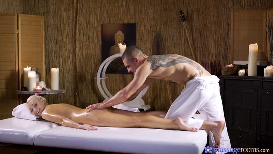 Крепкие руки и член массажиста мечта любой бабы