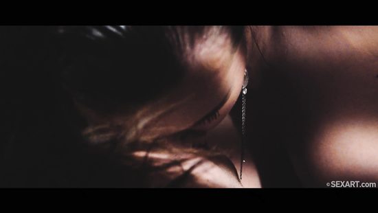 Романтическое свидание молодой парочки завершилось еблей во мраке