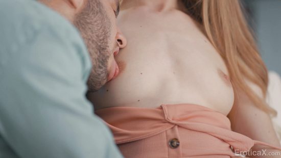 Подняла настроение бритой писей и нежными стонами