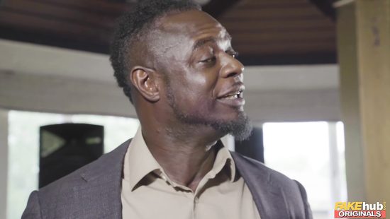 Негр сделал одолжение и присоединился третьим к семейной парочке