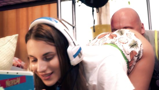 Незнакомка не смогла отказаться от куни и стояка