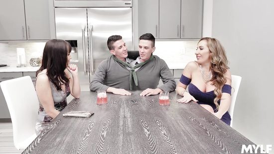 Групповушка с близнецами это интересный опыт для милф