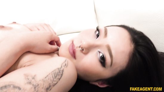 Порно звезда развела чувака на кастинге, представившись девкой с улицы