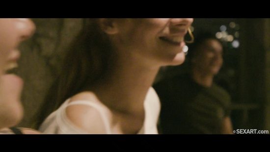 Группа молодых похотливых студентов шикарно провели время на выходных