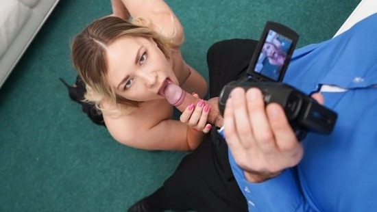 Не зря в универе всем отсасывала, теперь кастинг легче пройти