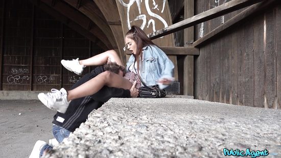 Не та планета, чтобы нашлась баба, которая откажется отсосать за деньги