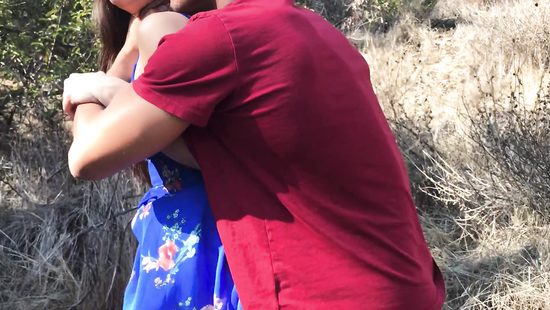 Заброшенный парк идеально место для экстремального секса