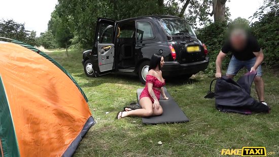 И с палаткой помог, и член предоставил