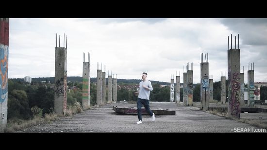 Тысяча километров не проблема, когда вагина привыкла к одному языку