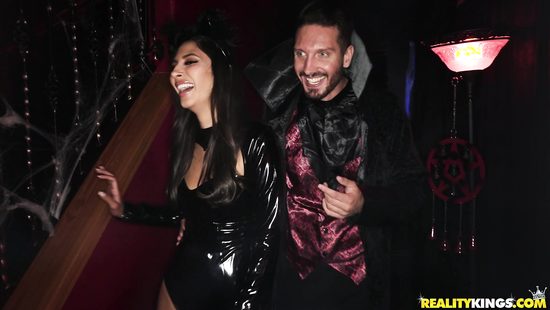 Стррррррашное притяжение в клубе похоти и разврата