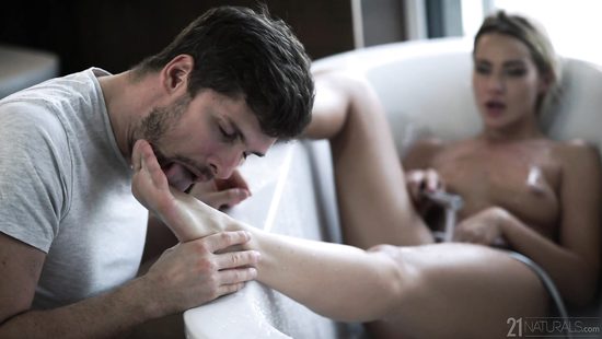 Безупречный секс с фут фетишем на грани с головокружением