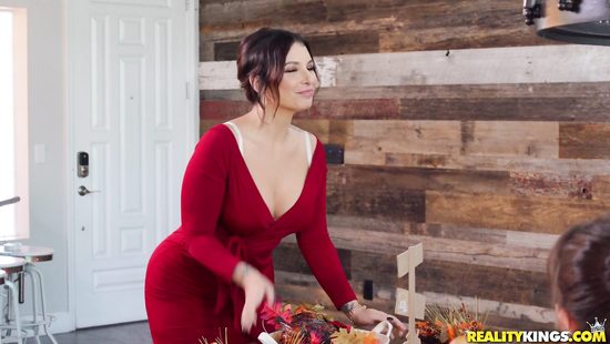 Дневная сиеста для стариков, шанс потрахаться для молодых