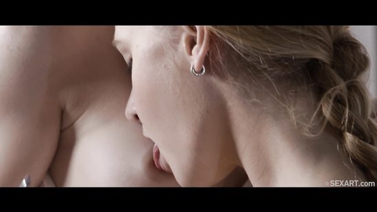 Лишение лесбийской девственности