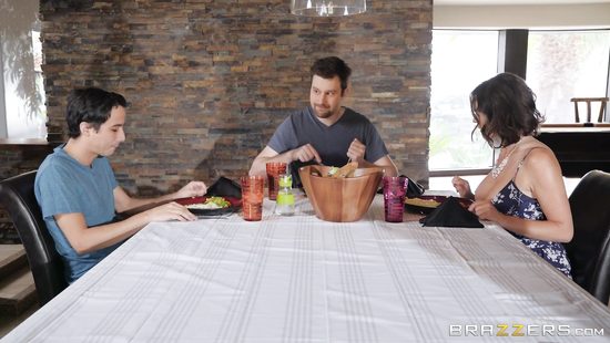 Муж не трахает, хорошо хоть пасынок уже взрослый