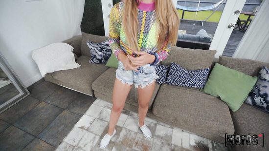 В первый раз хочется аж вертеть девку на хую