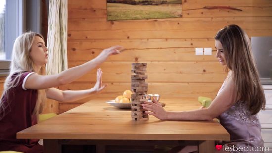 Еще не придумали приятней игру, чем получение оргазма в лесби сексе