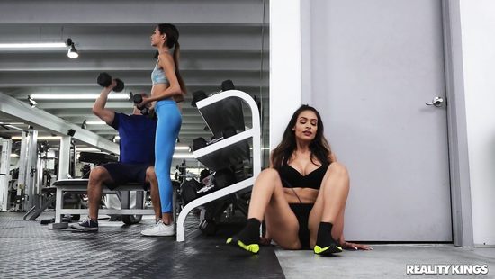 Трах между подходами отлично закаляет мышцы