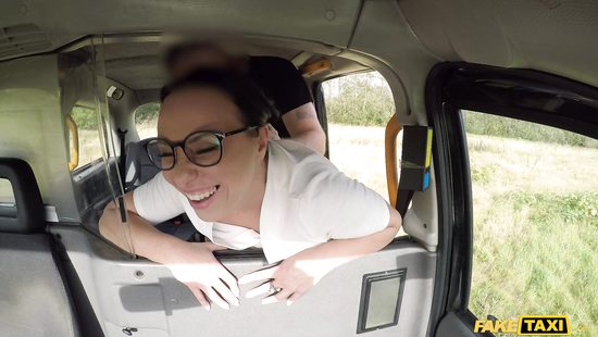 Разминка с таксистом перед работой в стрип-клубе